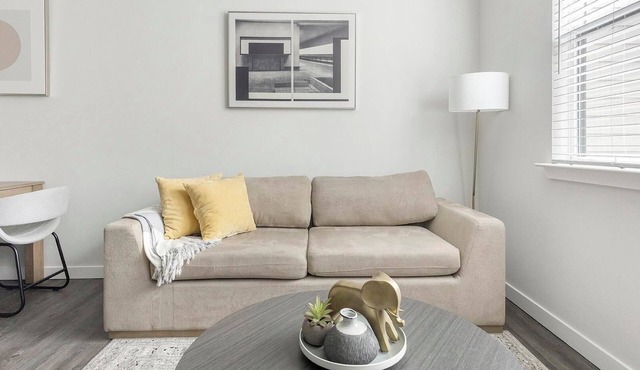 Landing | Modern 1BD, Pool, Gym