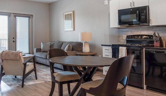 Landing | Modern 1BD, Rooftop Lounge, Gym