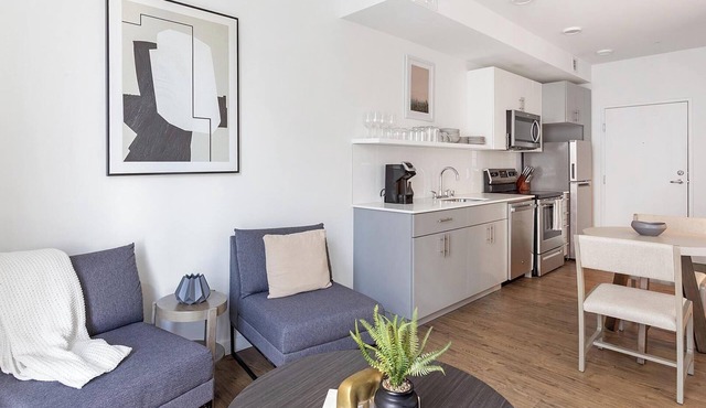 Landing | Modern 1BD, Rooftop Lounge, Courtyard