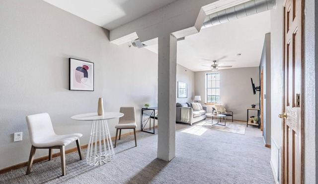 Landing | Modern 1BD, Courtyard