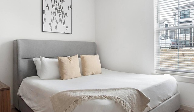 Landing | Modern 1BD, Courtyard, Pool