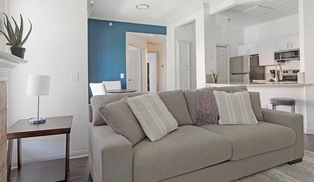 Landing | Modern 1BD, Gym