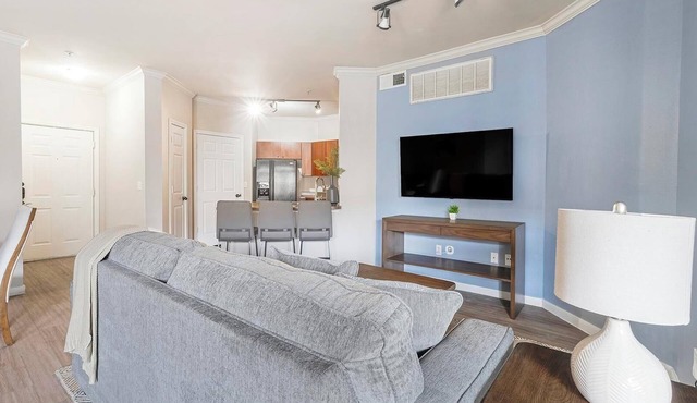 Landing | Modern 2BD, Clubhouse