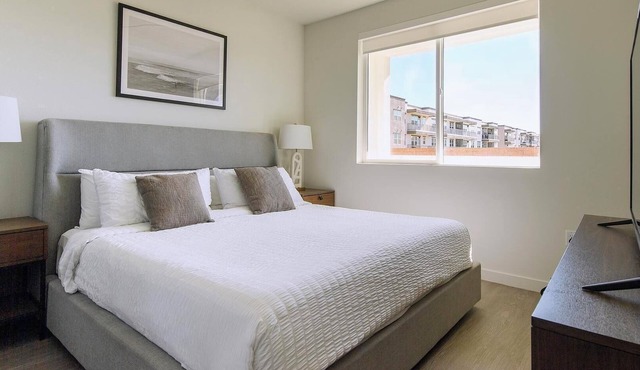 Landing | Modern 2BD, Rooftop Lounge, Courtyard