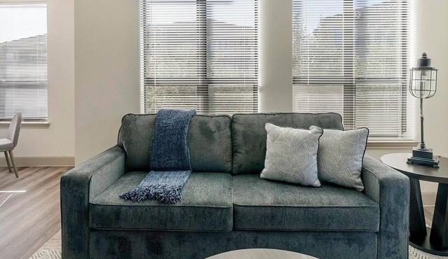 Landing | Modern 2BD, Gym