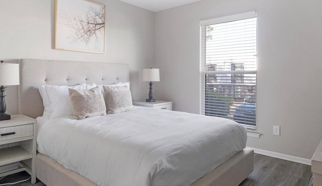 Landing | Modern 2BD, Clubhouse, Pool