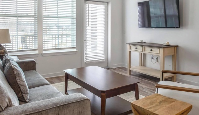 Landing | Modern 2BD, Clubhouse