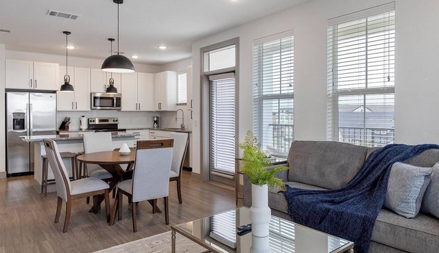 Landing | Modern 2BD, Game Room, Clubhouse