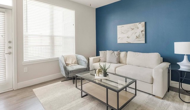 Landing | Modern 2BD, Gym, Pool