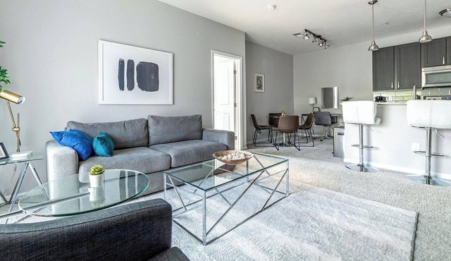 Landing | Modern 2BD, Gym