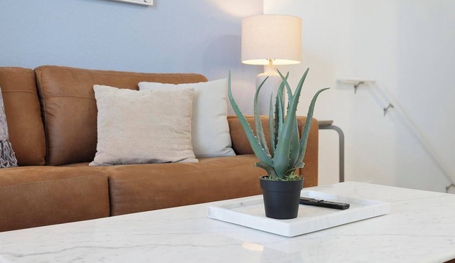 Landing | Modern 2BD, Gym, Pool