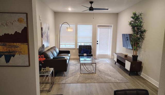 Landing | Modern 2BD, Gym, Pool