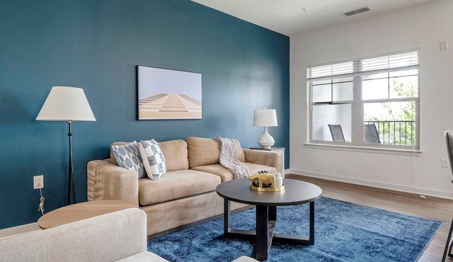 Landing | Modern 2BD, Pool, Gym