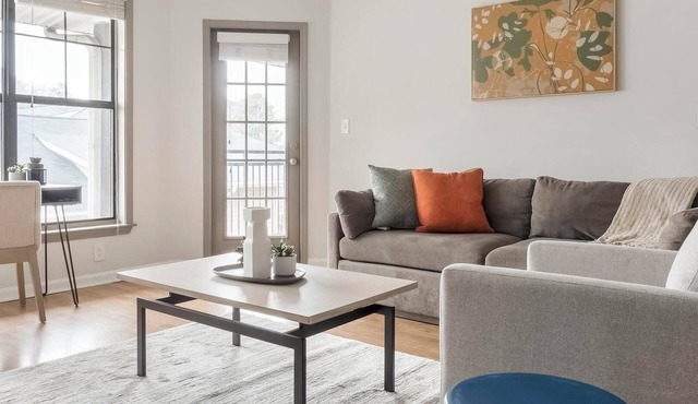 Landing | Modern 2BD, Pool, Gym