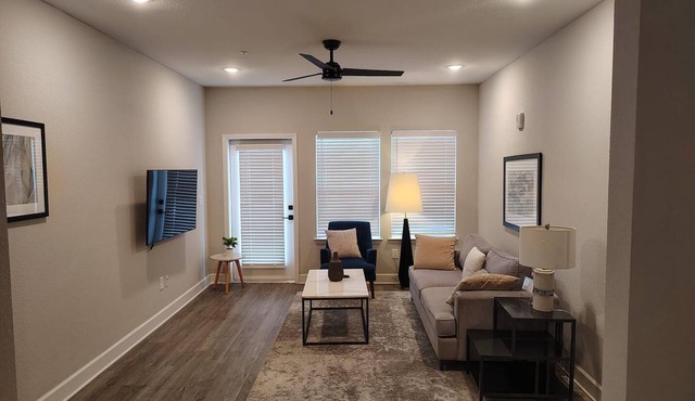 Landing | Modern 2BD, Pool, Gym