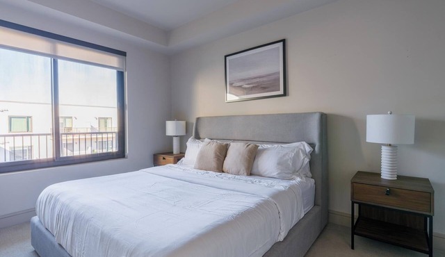 Landing | Modern 2BD, Pool, Gym