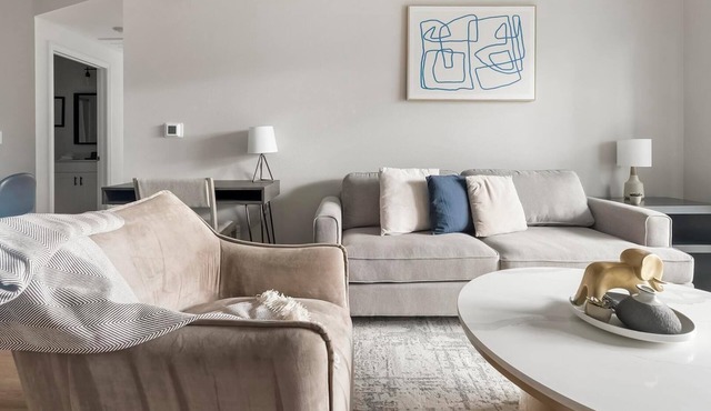 Landing | Modern 2BD, Rooftop Lounge, Pool