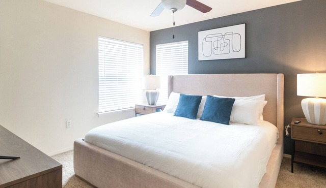 Landing | Modern 2BD, Pool, Gym