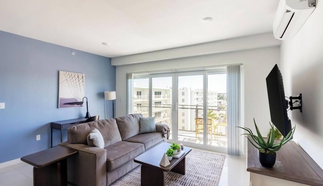 Landing | Modern 3BD, Gym, Pool