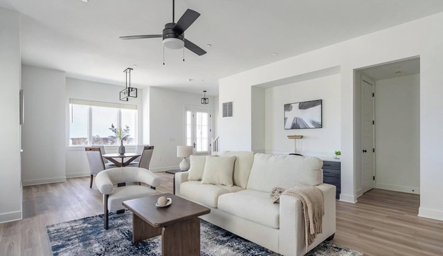 Landing | Modern 3BD in Lee's Summit