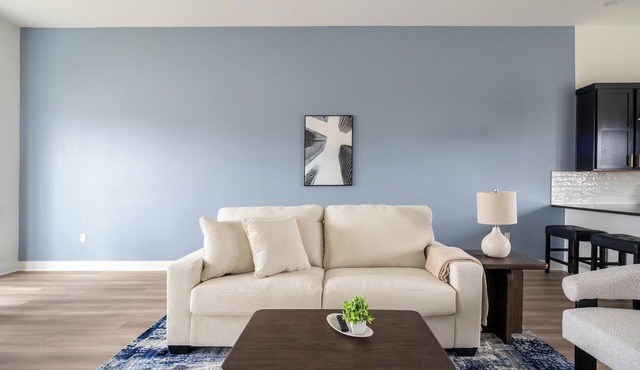 Landing | Modern 3BD in Lee's Summit