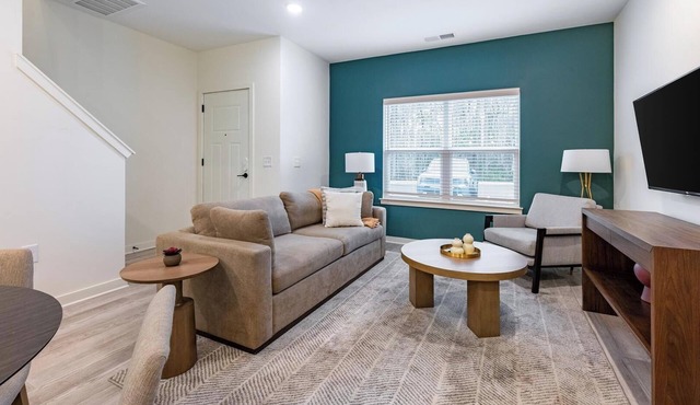Landing | Modern 3BD, Yoga Studio, Pool