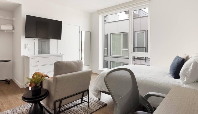 Landing | Modern Studio, Courtyard, Rooftop Lounge