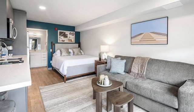 Landing | Modern Studio in Downtown Hermitage