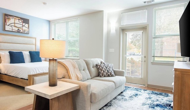 Landing | Modern Studio in South End Stratford