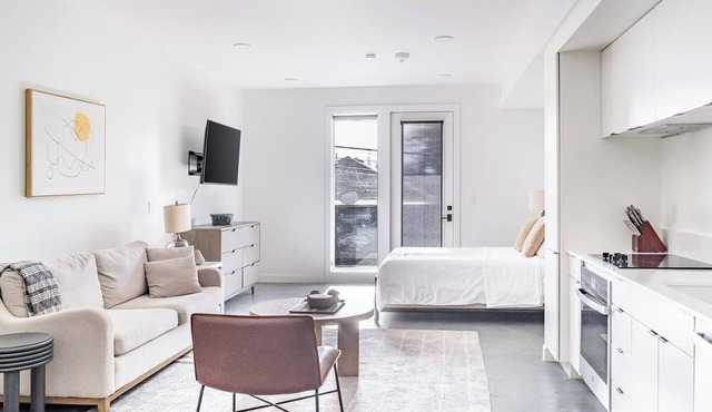 Landing | Modern Studio, Game Room, Rooftop Lounge