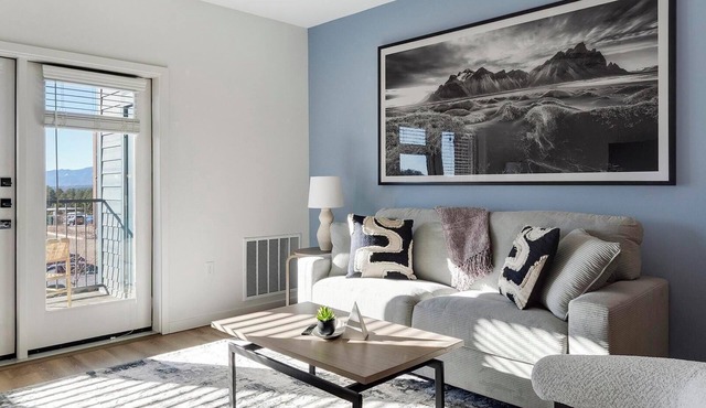 Landing | Spectacular 1BD, Pool, Gym