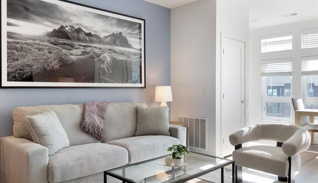 Landing | Spectacular 1BD, Gym, Pool