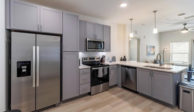 Landing | Spectacular 2BD, Pool, Gym