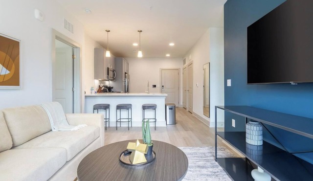 Landing | Spectacular 2BD, Yoga Studio, Pool