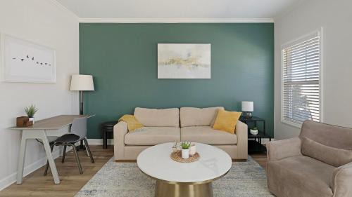 Landing Spectacular 1BD Courtyard Clubhouse