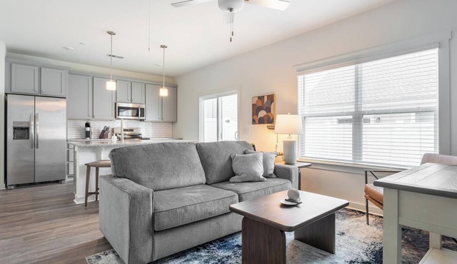 Landing | Spectacular 2BD, Gym, Pool