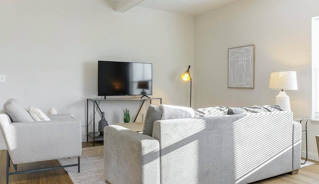 Landing | Spectacular 2BD, Courtyard, Pool