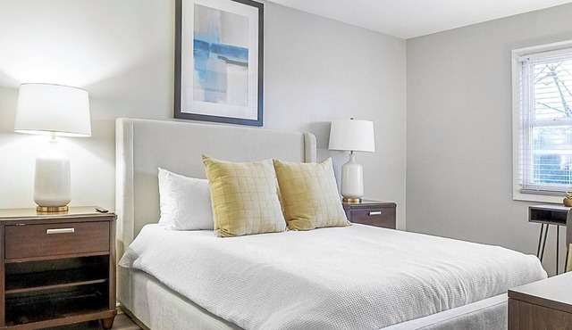 Landing | Spectacular 2BD, Courtyard, Gym