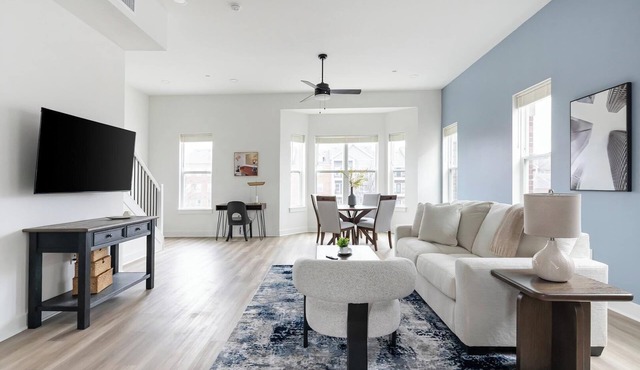 Landing | Spectacular 3BD in Lee's Summit