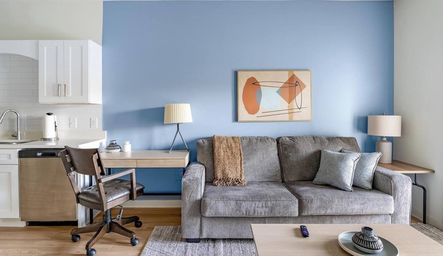 Landing | Spectacular 1BD, Gym, Pool