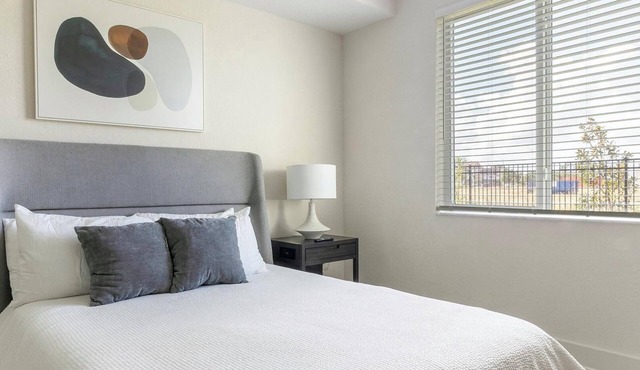 Landing | Spectacular 1BD, Yoga Studio, Pool