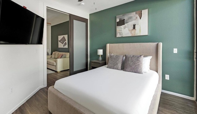 Landing | Spectacular 1BD, Pool, Clubhouse