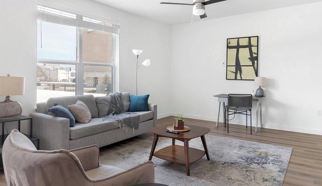 Landing | Spectacular 1BD, Pool, Gym