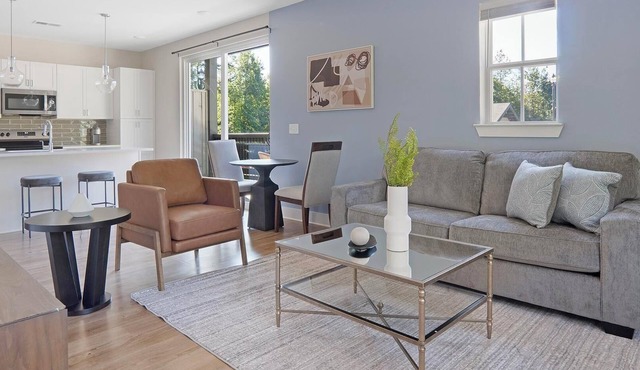 Landing | Spectacular 1BD, Pool, Gym