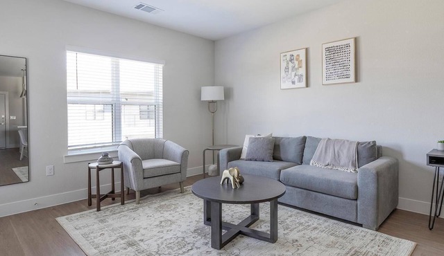 Landing | Spectacular 1BD, Gym, Pool