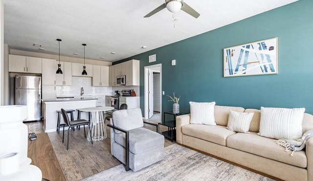 Landing | Spectacular 2BD, Yoga Studio, Pool
