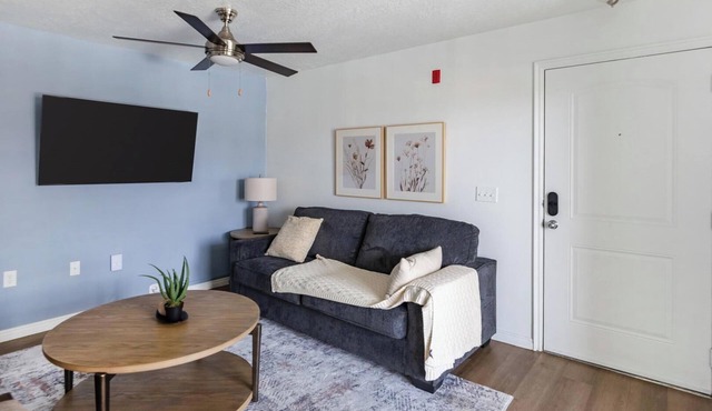 Landing | Spectacular 2BD, Clubhouse, Pool