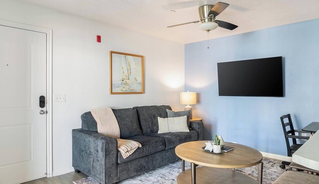 Landing | Spectacular 2BD, Clubhouse, Pool