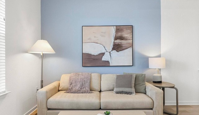 Landing | Spectacular 2BD, Pool, Clubhouse