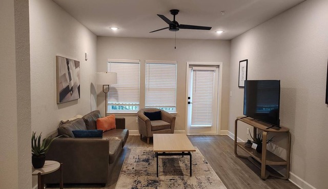 Landing | Spectacular 2BD, Pool, Gym